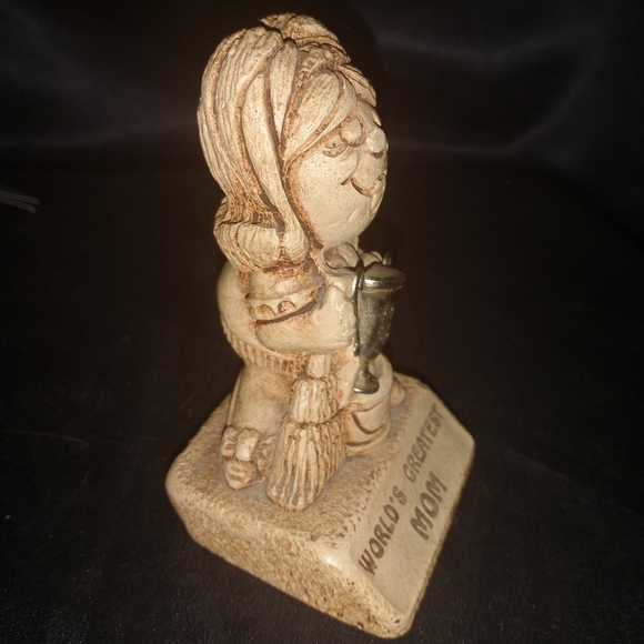 # 1 Mom Vintage Trophy - Picture 2 of 4